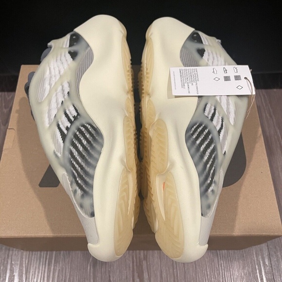 Adidas Yeezy 700 V3 Fade Salt main image 7